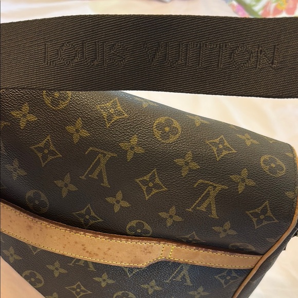 Louis Vuitton Brown Monogram Messenger Bag - Picture 4 of 17